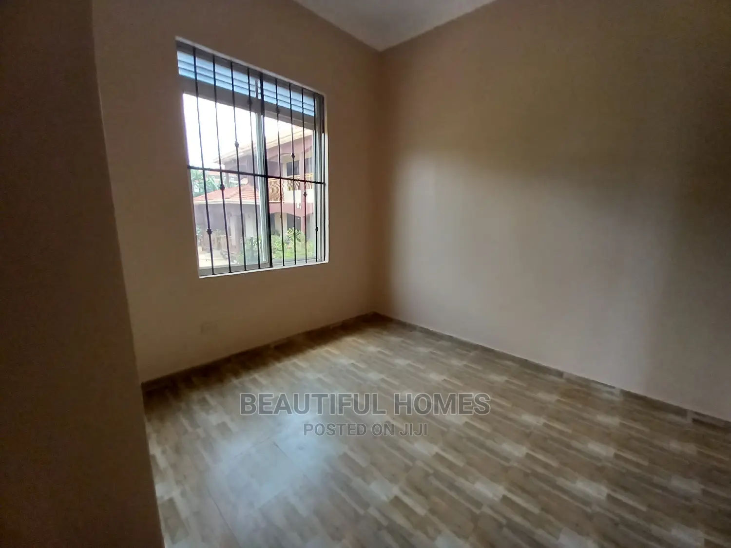 Furnished 4bdrm Duplex in Kira Tarmack Access for Sale in Kira