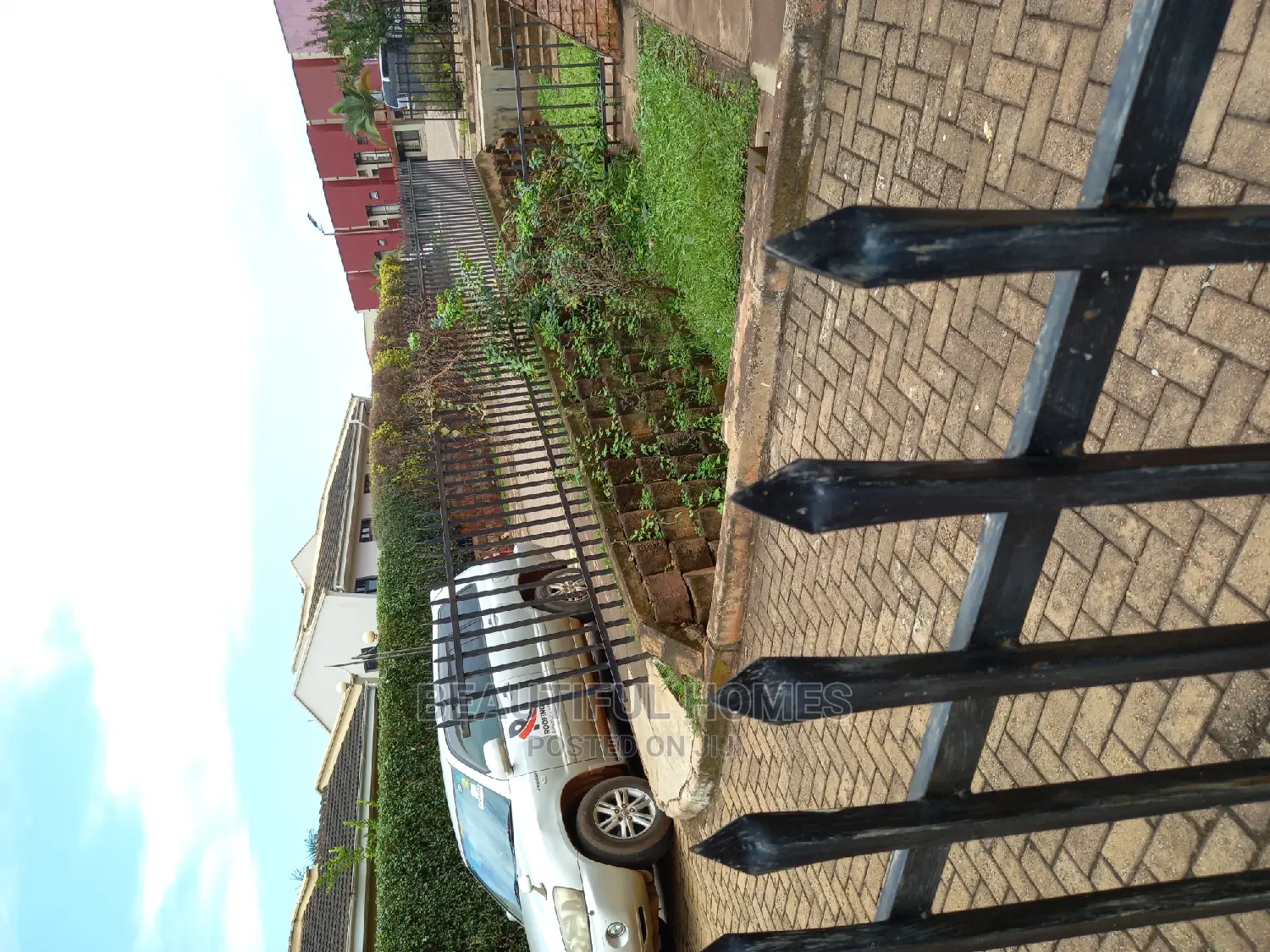 Furnished 4bdrm Villa in Kesington City, Central Division for Sale in Central Division