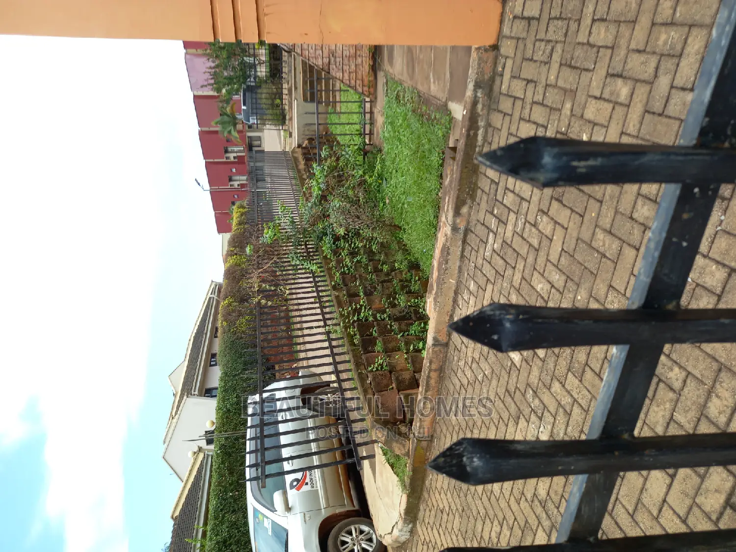 Furnished 4bdrm Villa in Kesington City, Central Division for Sale in Central Division