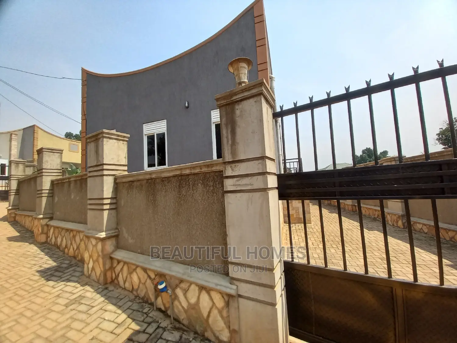 Furnished 4bdrm Villa in Kira Posh for Sale in Kira