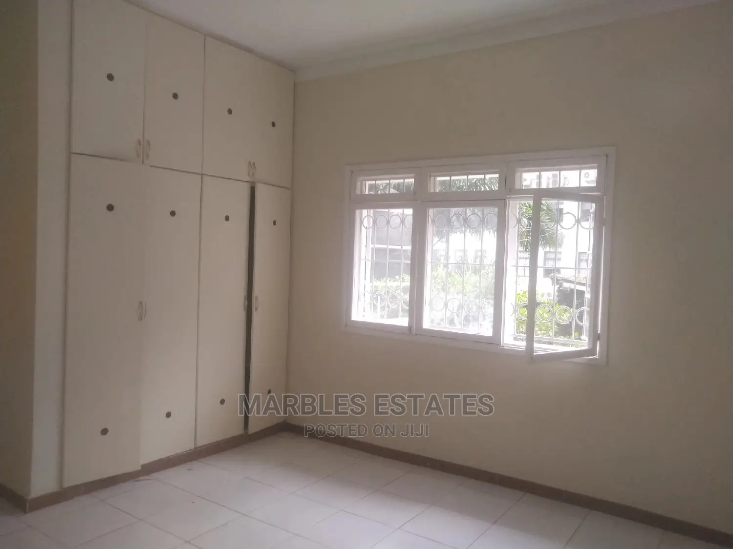 4bdrm Bungalow in Kololo, Central Division for Rent in Central Division