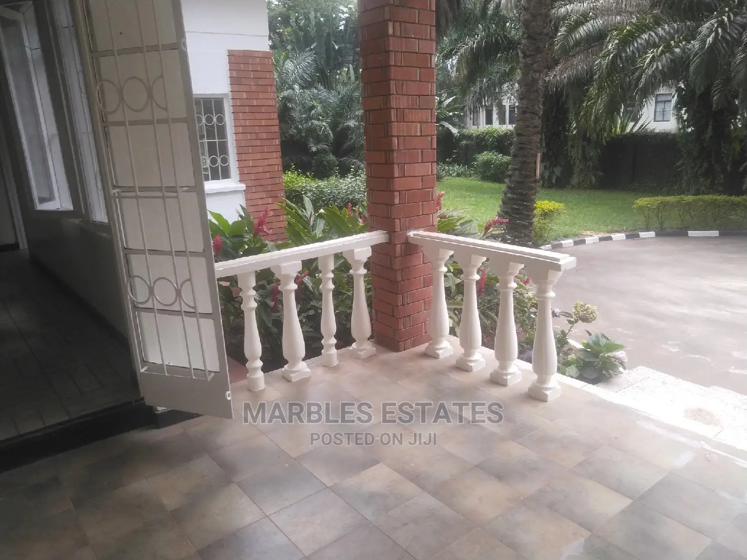 4bdrm Bungalow in Kololo, Central Division for Rent in Central Division