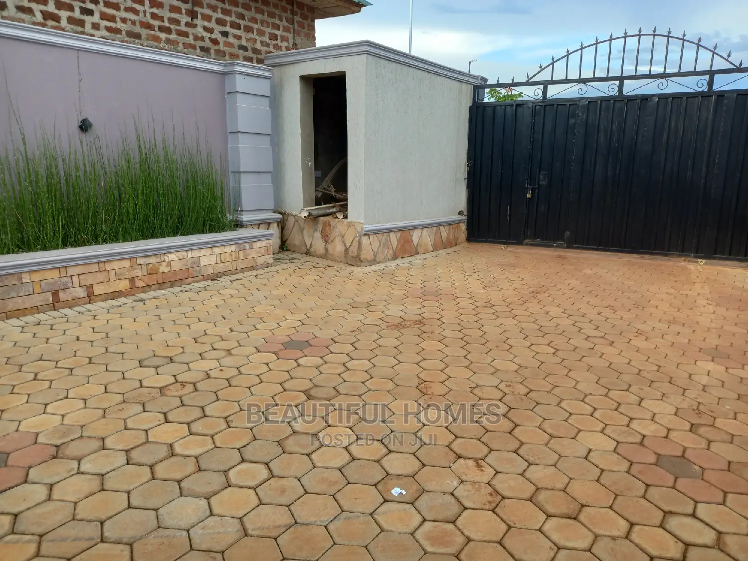 Furnished 4bdrm Villa in Kira Posh for Sale in Kira