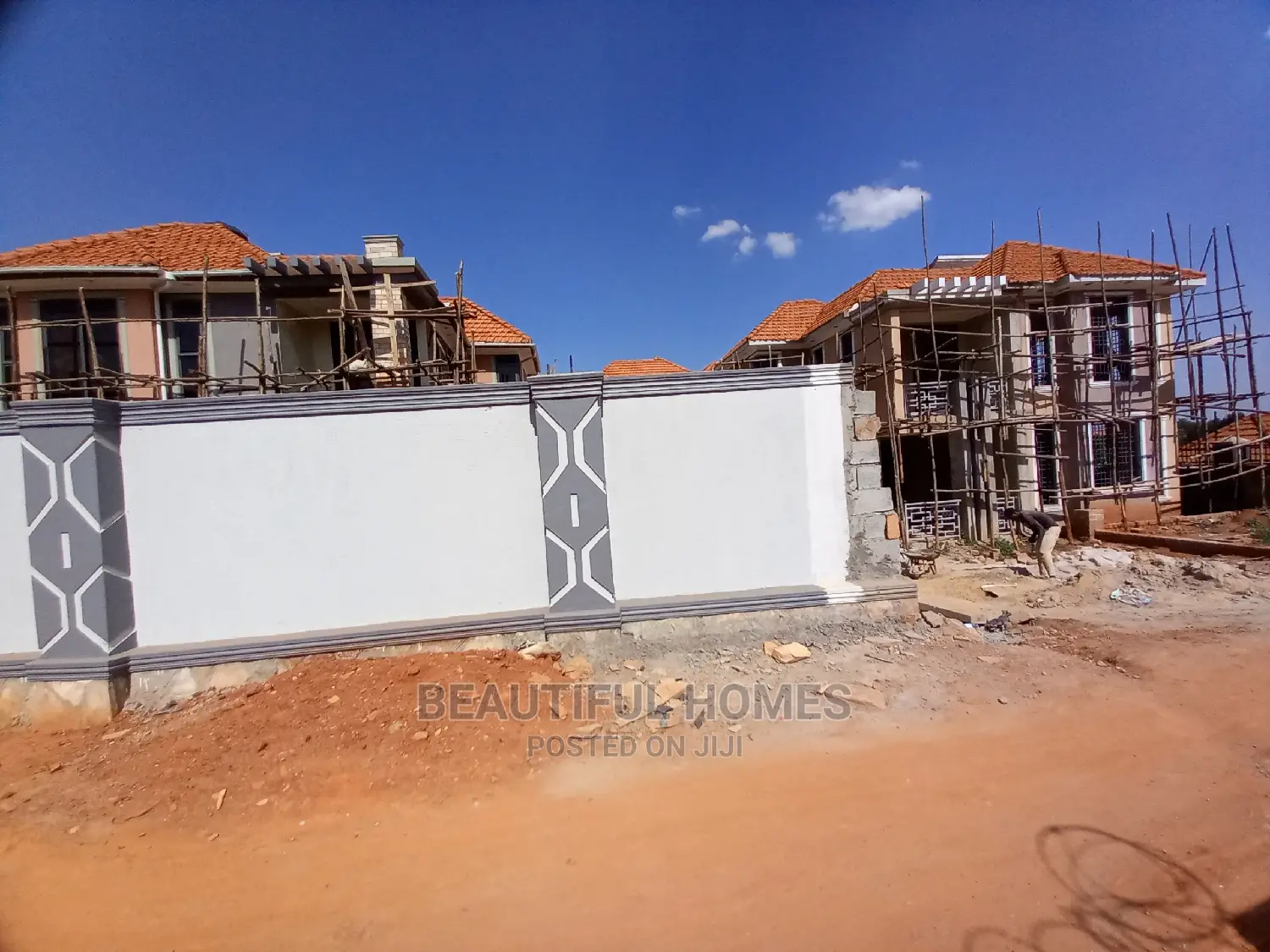 Furnished 5bdrm Mansion in Kira Tarmack for Sale in Kira