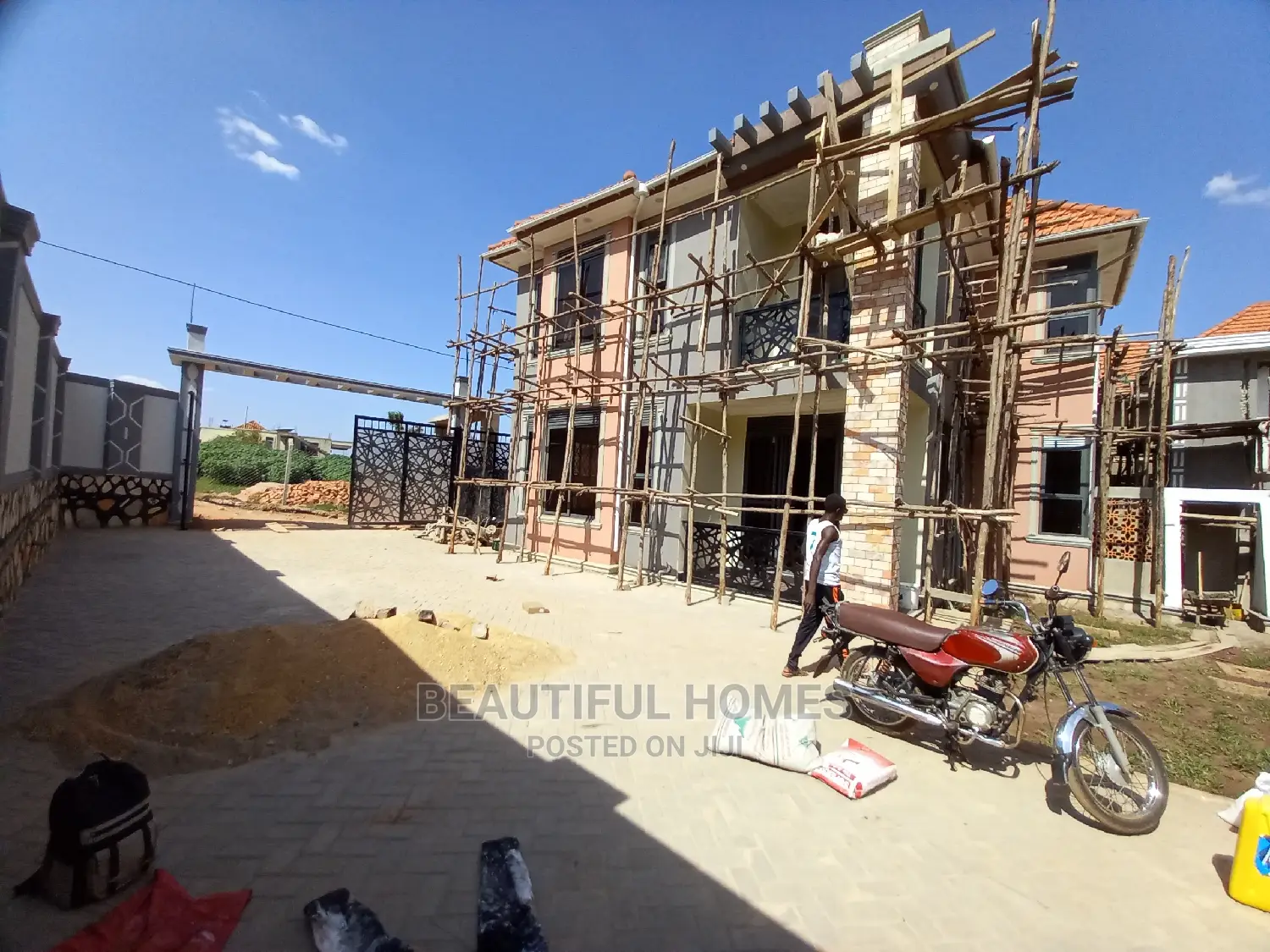 Furnished 7bdrm Mansion in Kira for Sale in Kira