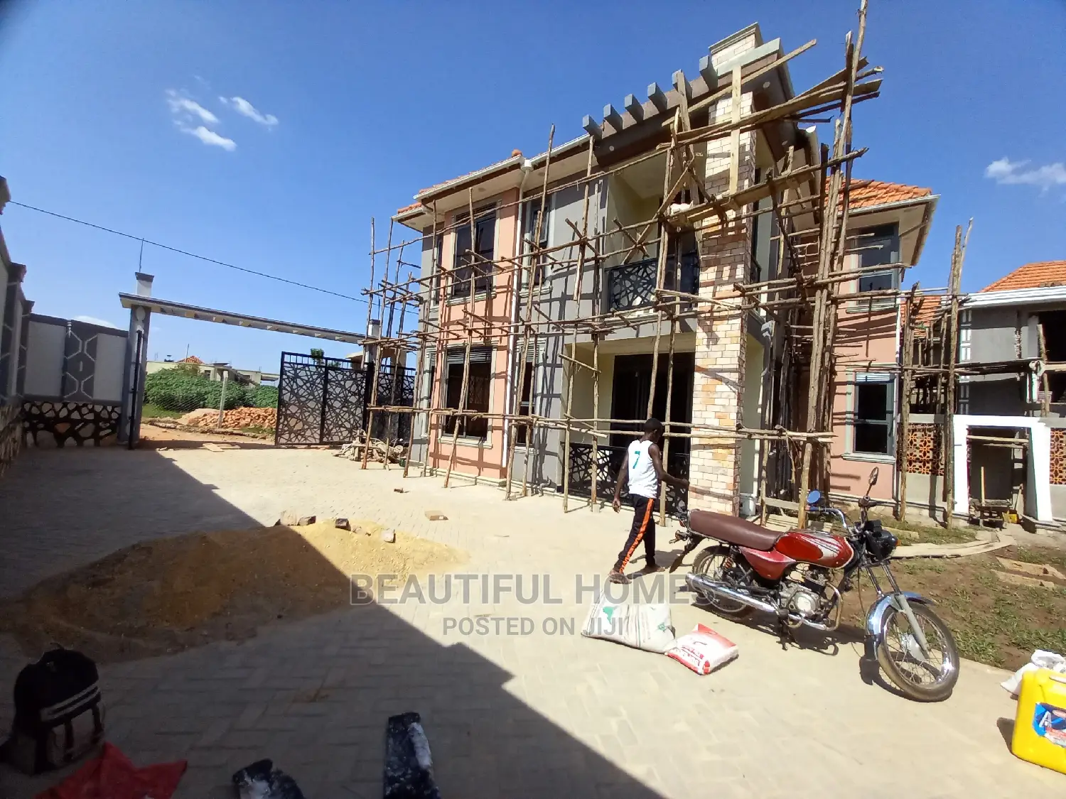 Furnished 7bdrm Mansion in Kira for Sale in Kira
