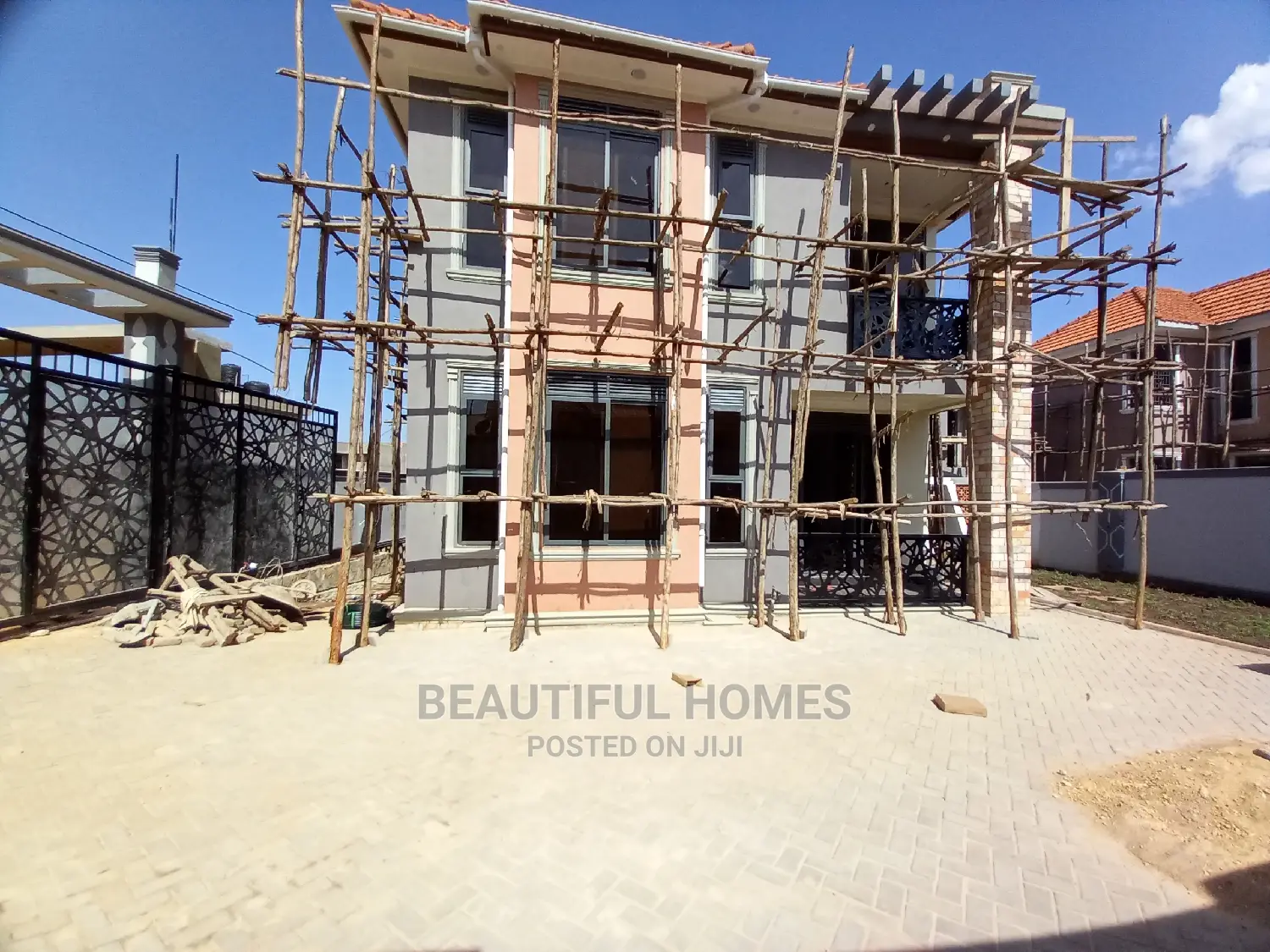 Furnished 7bdrm Mansion in Kira for Sale in Kira