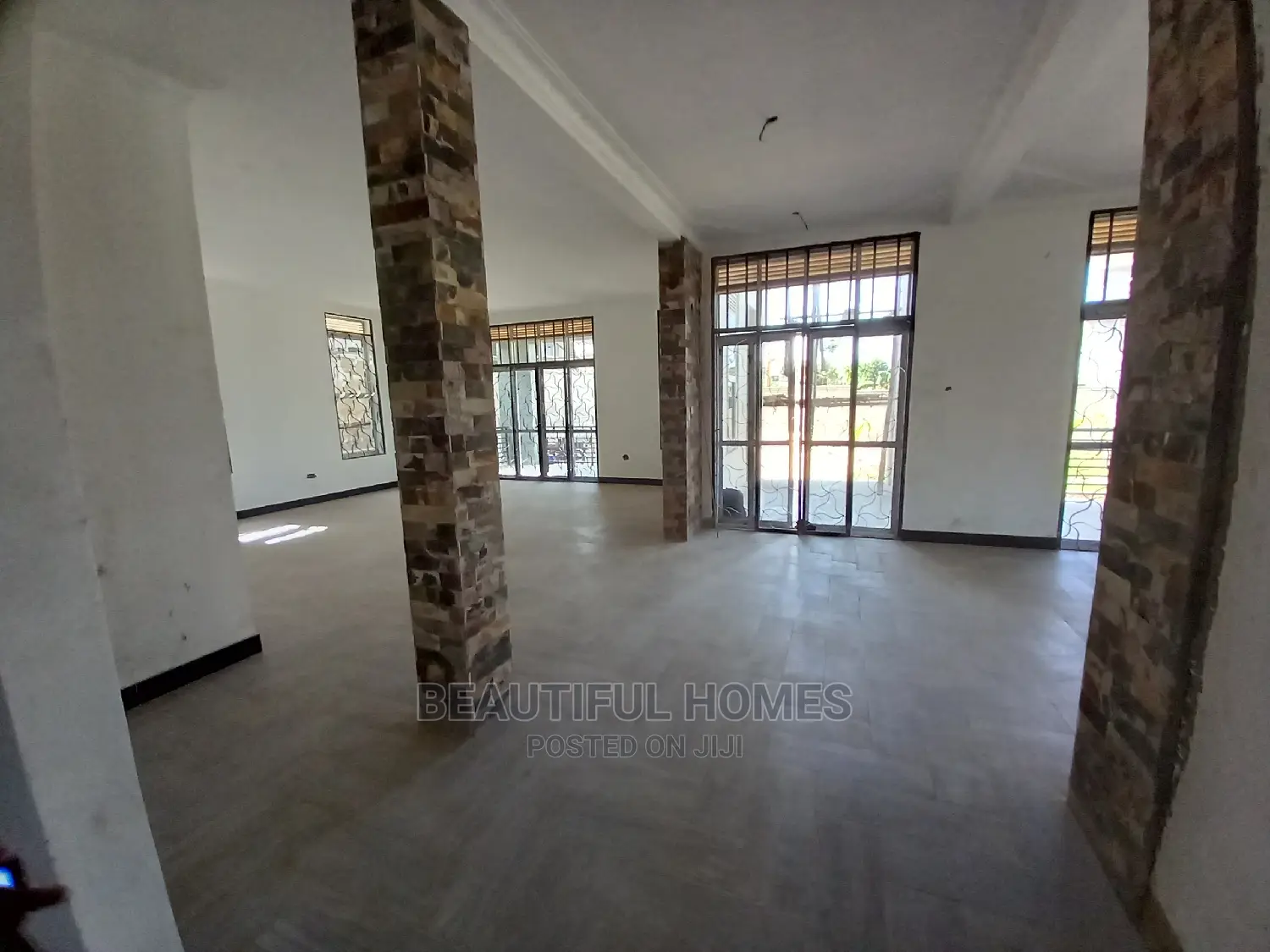Furnished 7bdrm Mansion in Kira for Sale in Kira