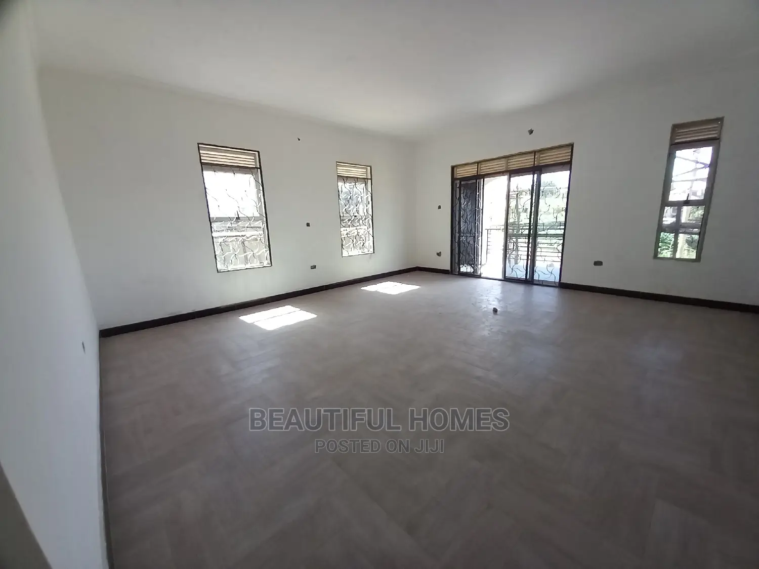 Furnished 7bdrm Mansion in Kira for Sale in Kira