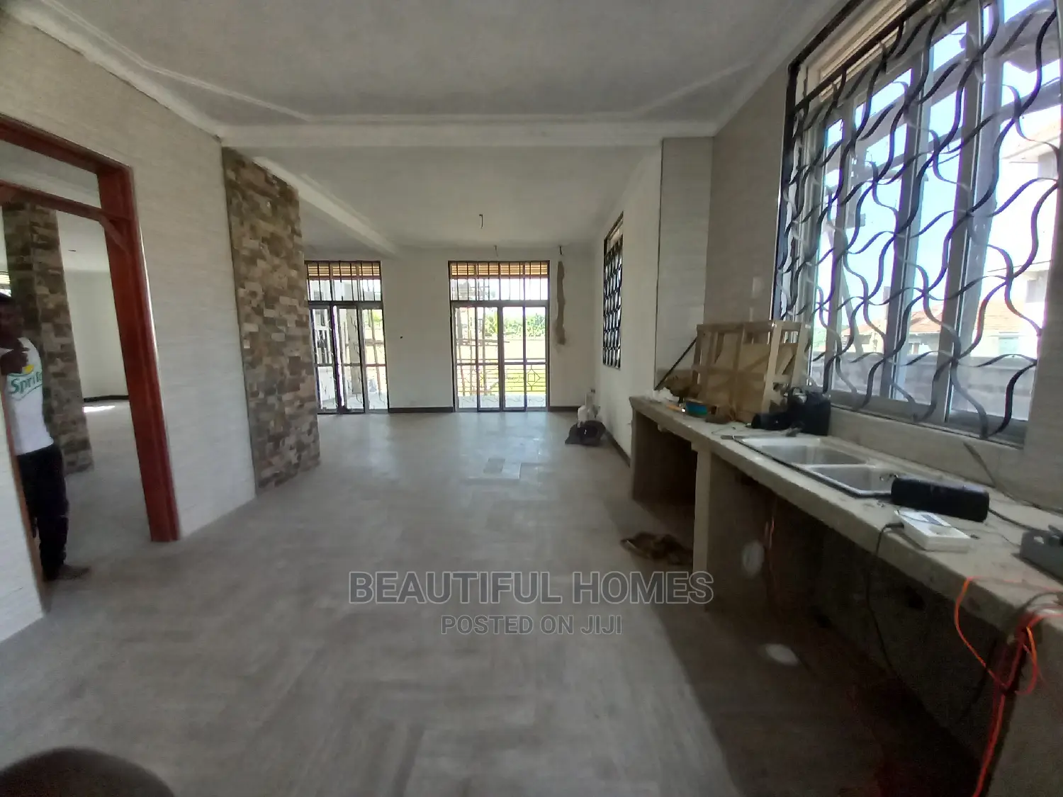 Furnished 7bdrm Mansion in Kira for Sale in Kira