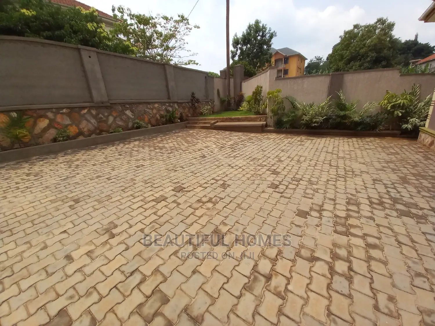 Furnished 4bdrm House in Kira Gated Estate for Sale in Kira