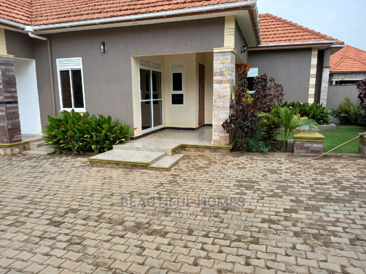 Furnished 4bdrm Bungalow in Kira for Sale in Kira