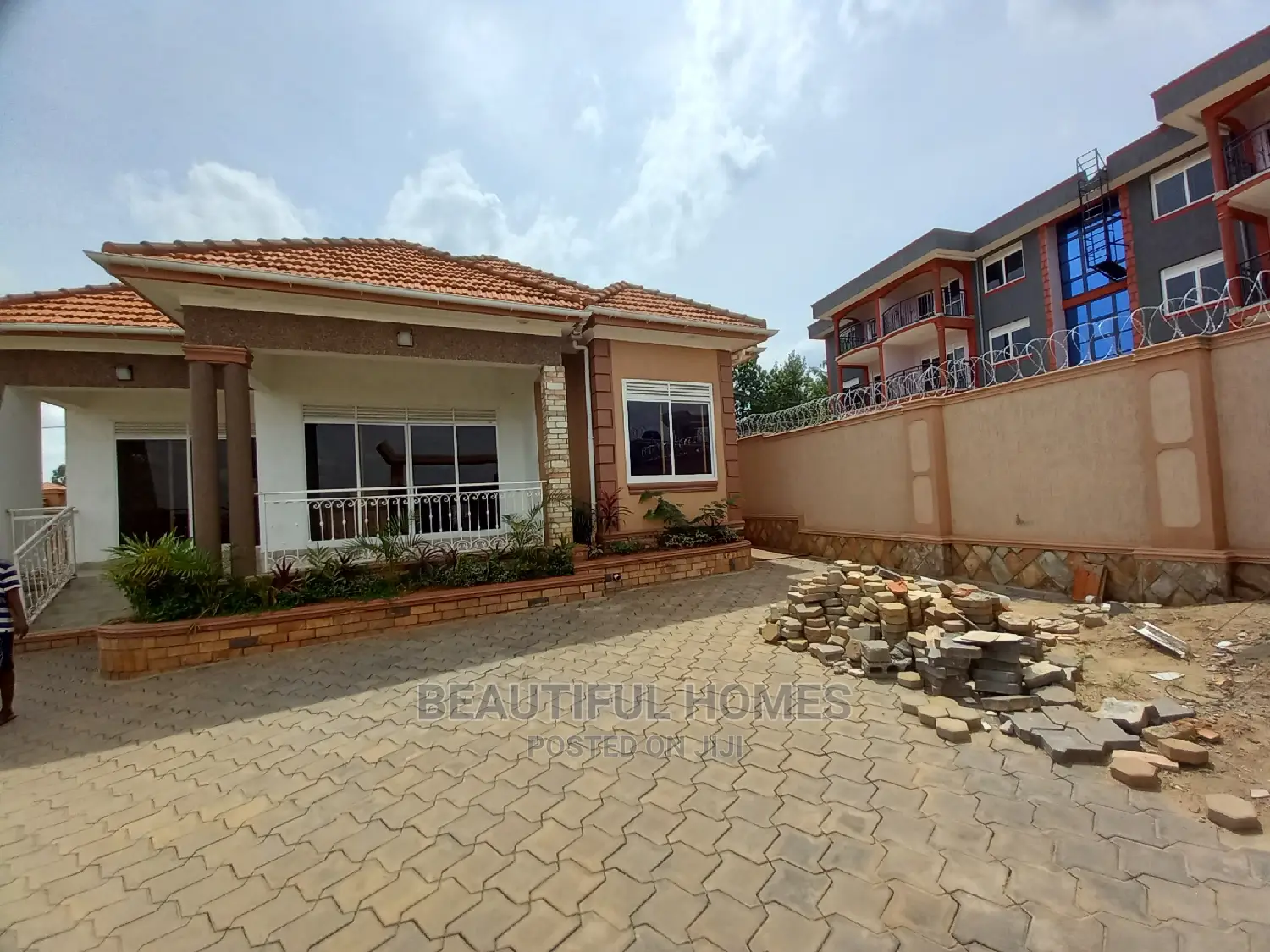 Furnished 4bdrm Maisonette in Kira for Sale in Kira