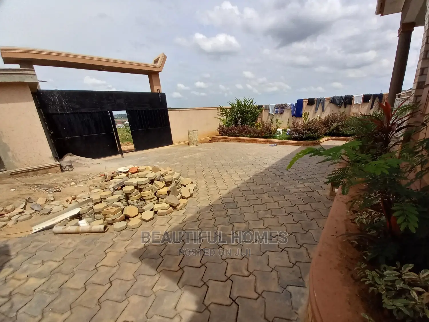 Furnished 4bdrm Maisonette in Kira for Sale in Kira
