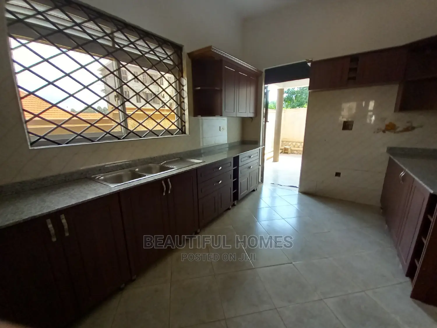 Furnished 4bdrm Maisonette in Kira for Sale in Kira