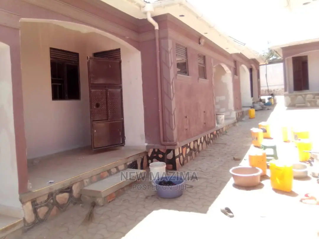1bdrm House in Najjanankumbi Along, Makindye for Rent in Makindye