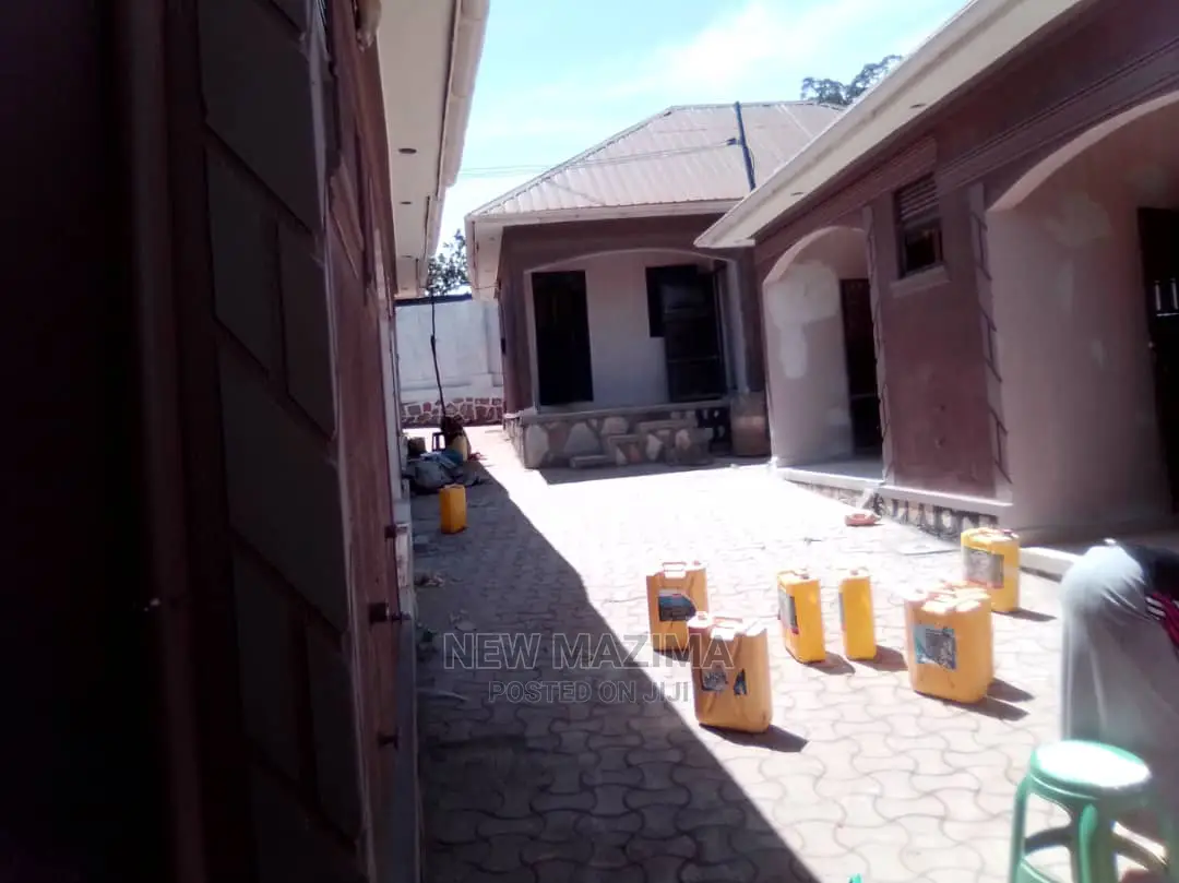1bdrm House in Najjanankumbi Along, Makindye for Rent in Makindye