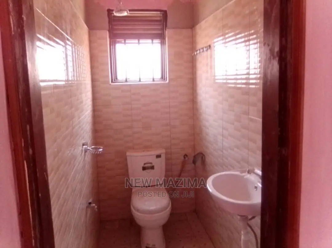 1bdrm House in Najjanankumbi Along, Makindye for Rent in Makindye