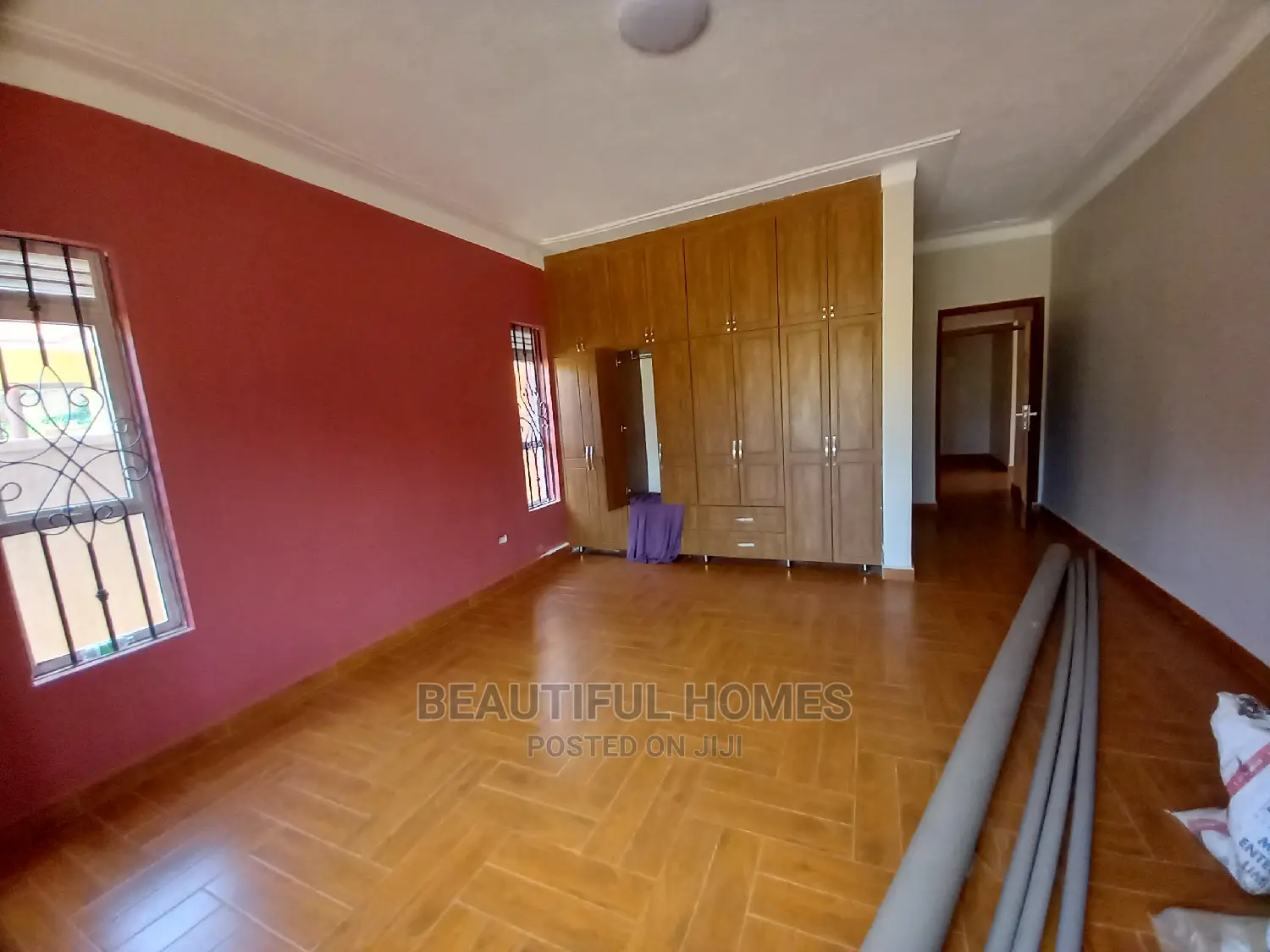 Furnished 4bdrm Bungalow in Tarmacked, Kira for Sale in Kira