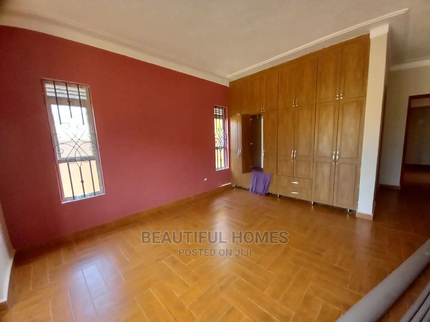 Furnished 4bdrm Bungalow in Tarmacked, Kira for Sale in Kira
