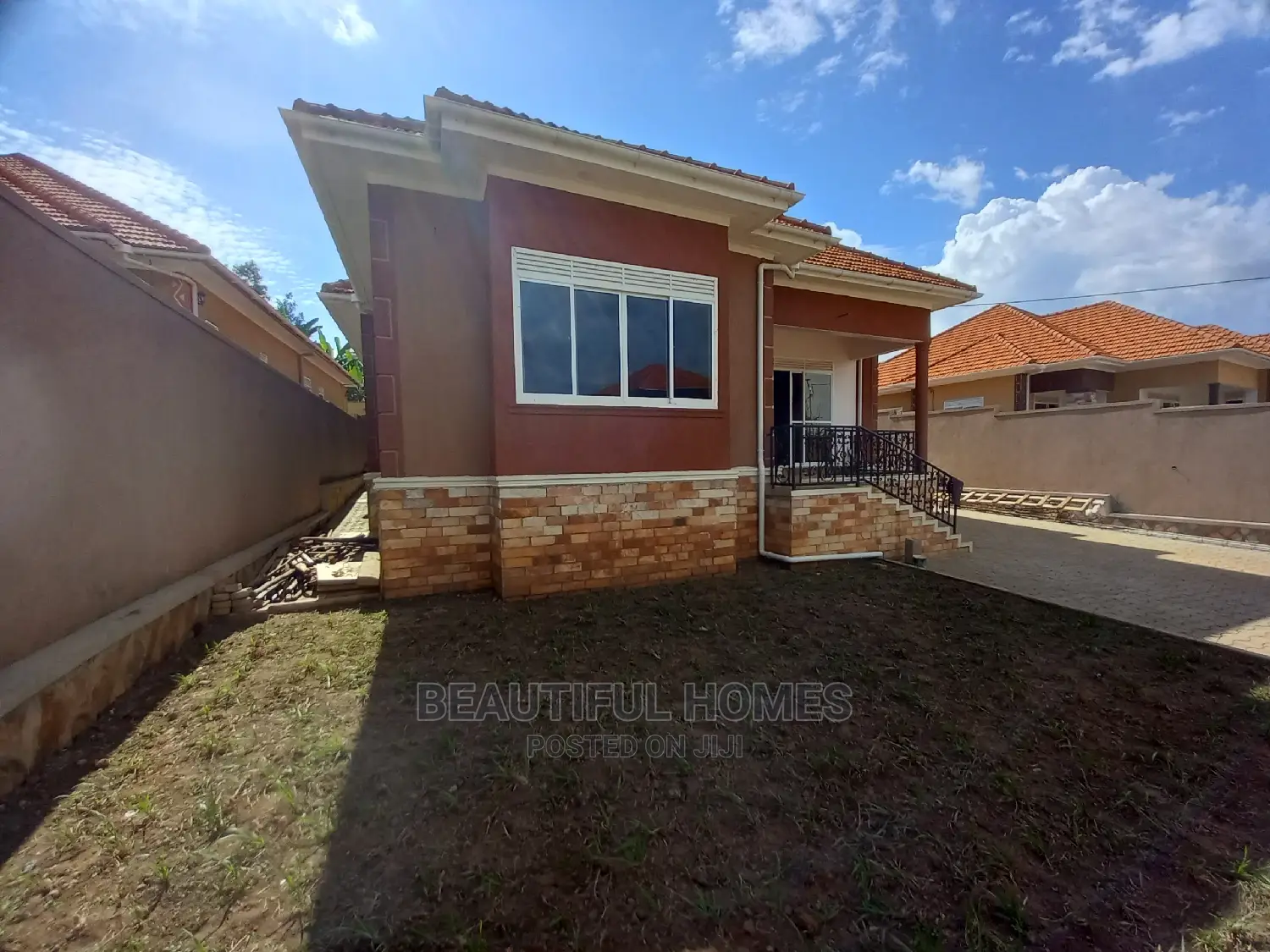 Furnished 4bdrm Bungalow in Tarmacked, Kira for Sale in Kira