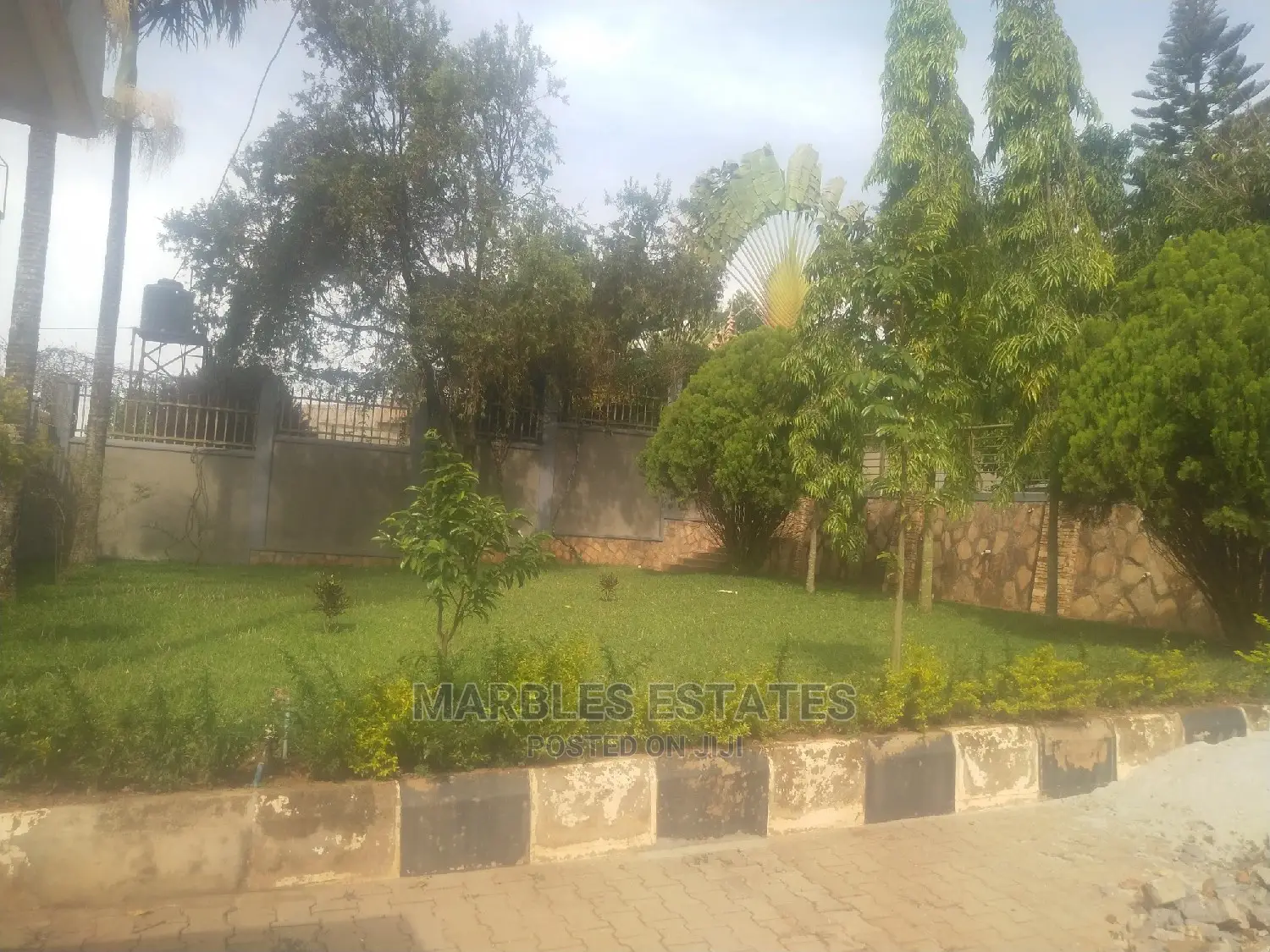 4bdrm Bungalow in Mbuya, Central Division for Rent in Central Division