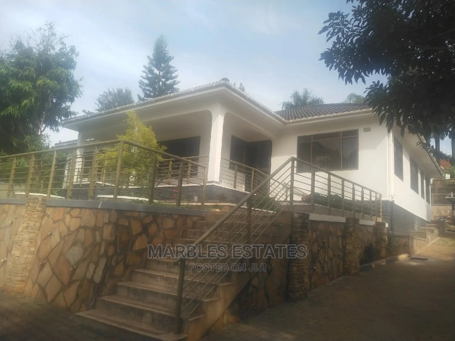 4bdrm Bungalow in Mbuya, Central Division for Rent in Central Division