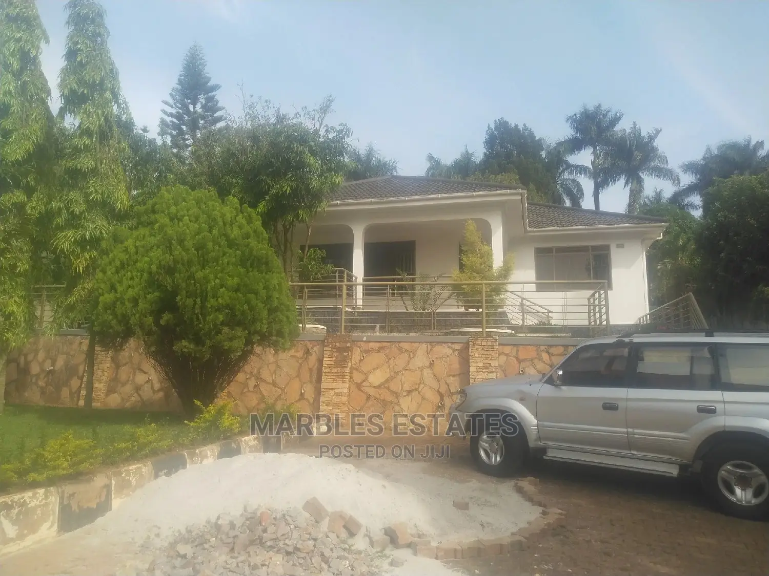 4bdrm Bungalow in Mbuya, Central Division for Rent in Central Division