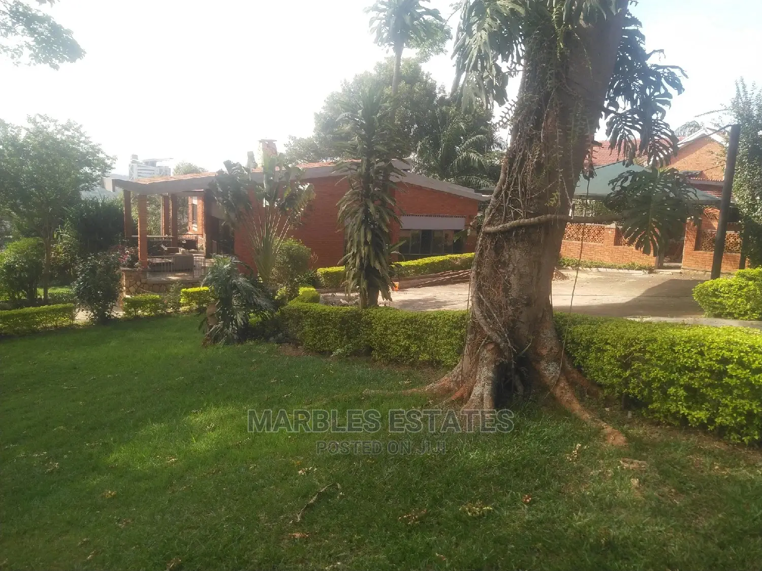 6bdrm Bungalow in Mbuya, Central Division for Rent in Central Division