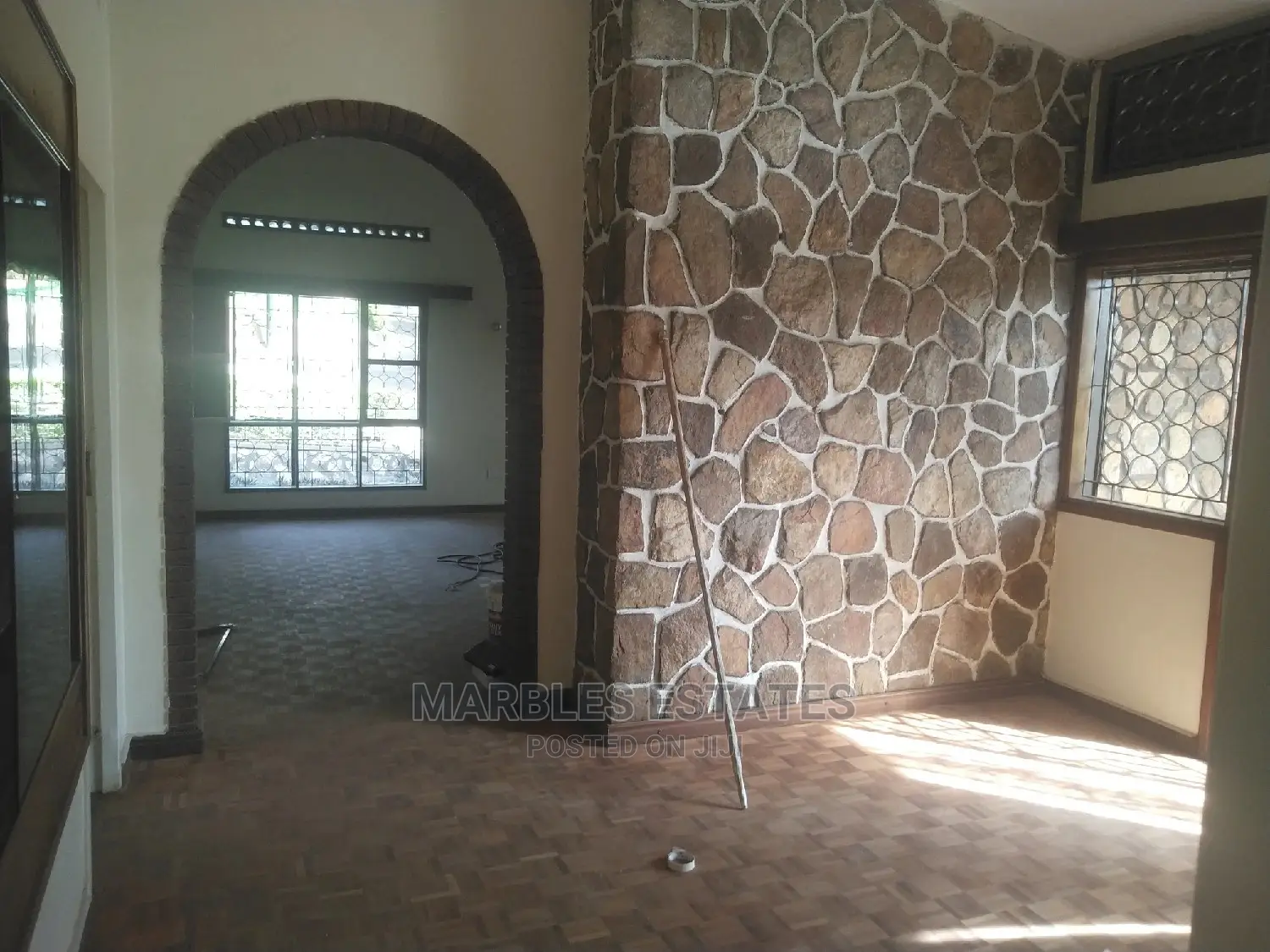 6bdrm Bungalow in Mbuya, Central Division for Rent in Central Division