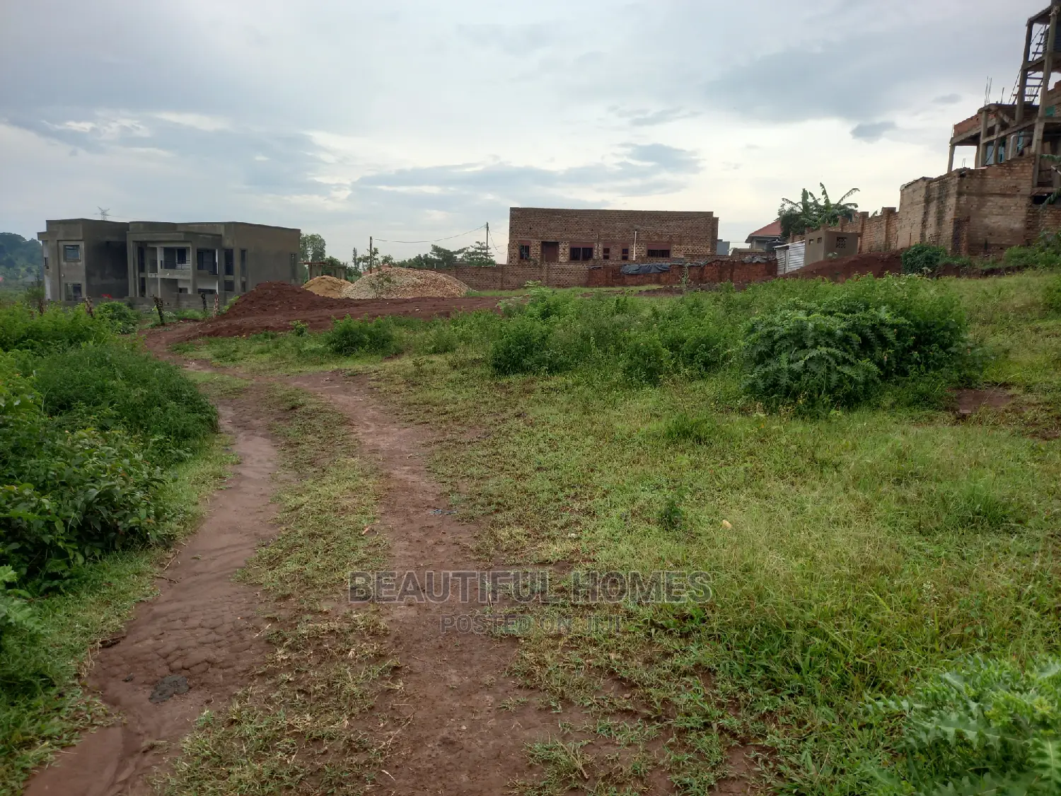 Posh 100*100 in Kasangati on Sell in Kira