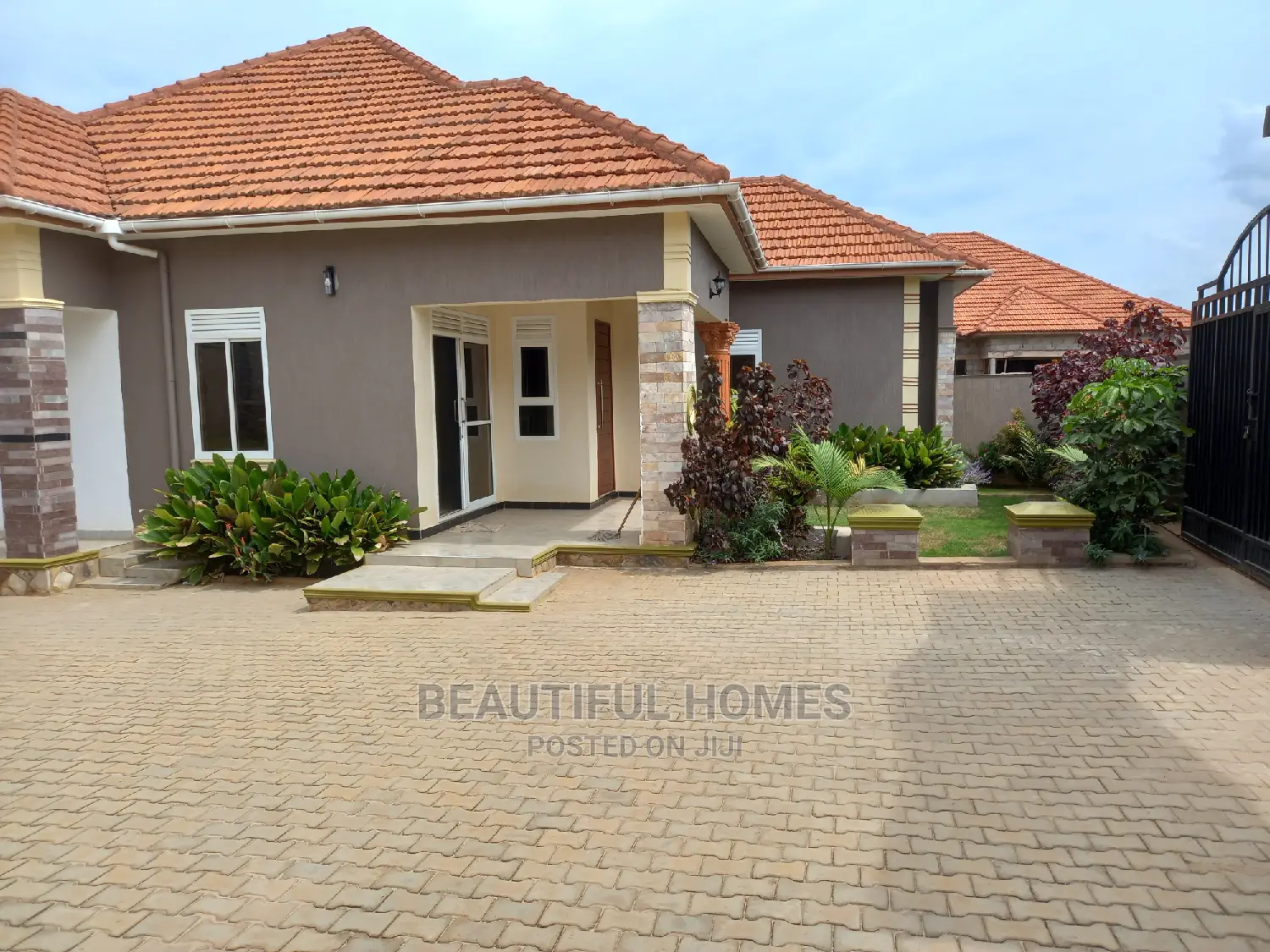 Furnished 4bdrm House in Kira Corporate for Sale in Kira