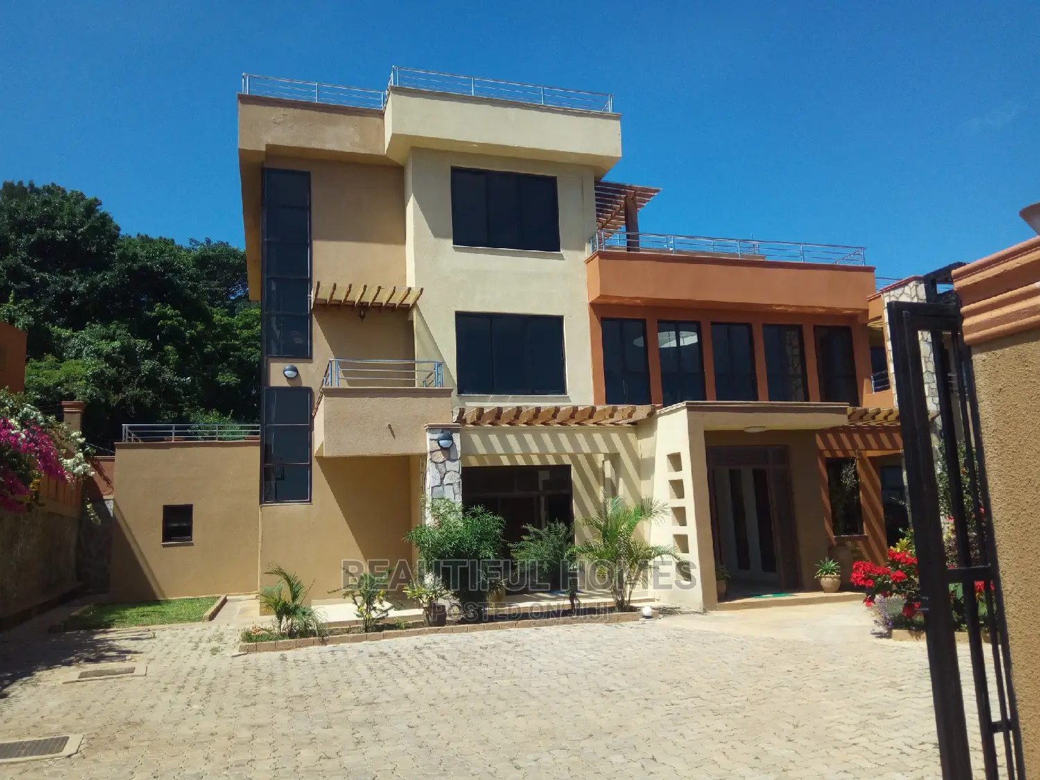 Furnished 7bdrm Mansion in Munyonyo, Makindye for Sale in Makindye