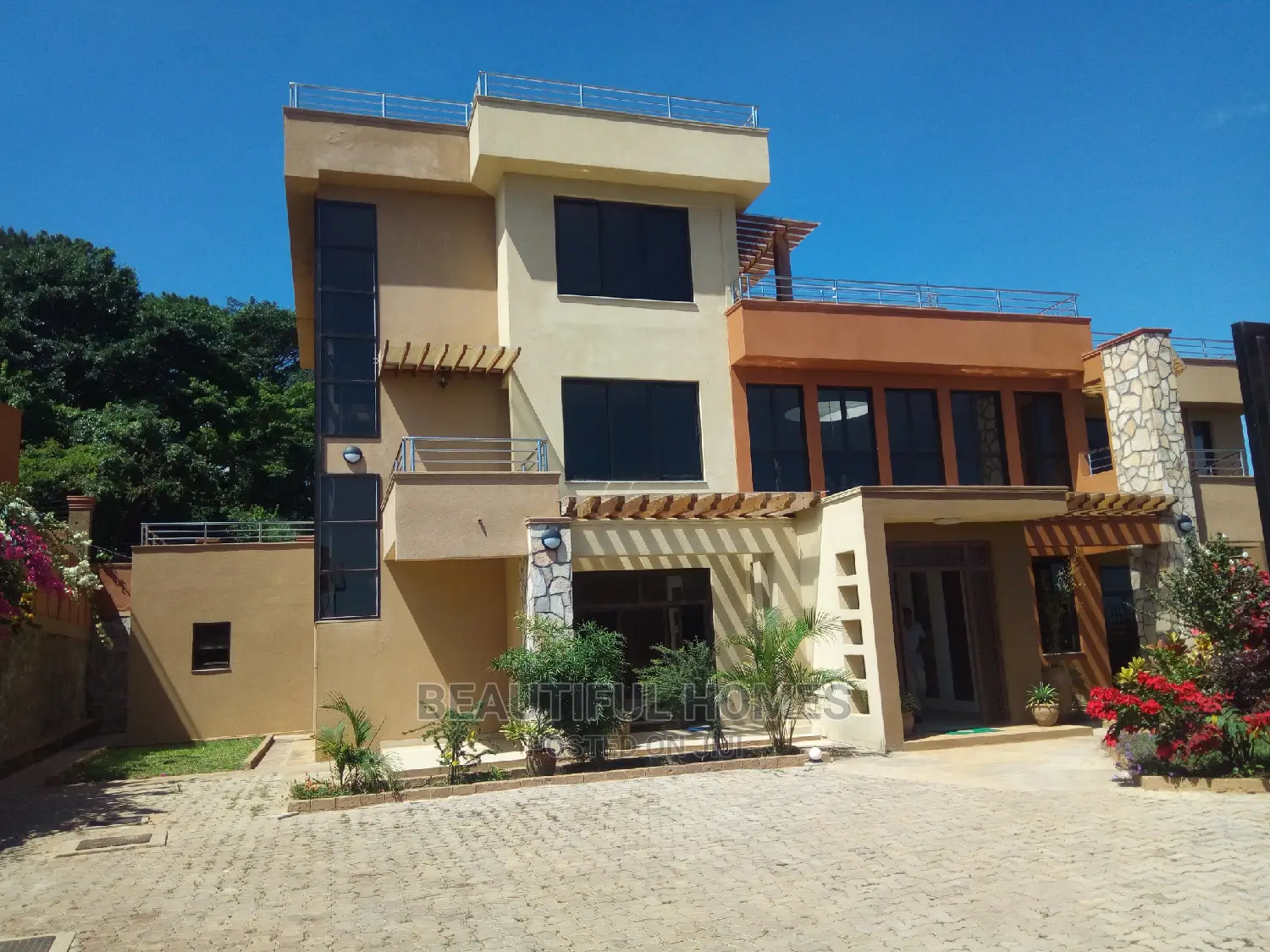 Furnished 7bdrm Mansion in Munyonyo, Makindye for Sale in Makindye