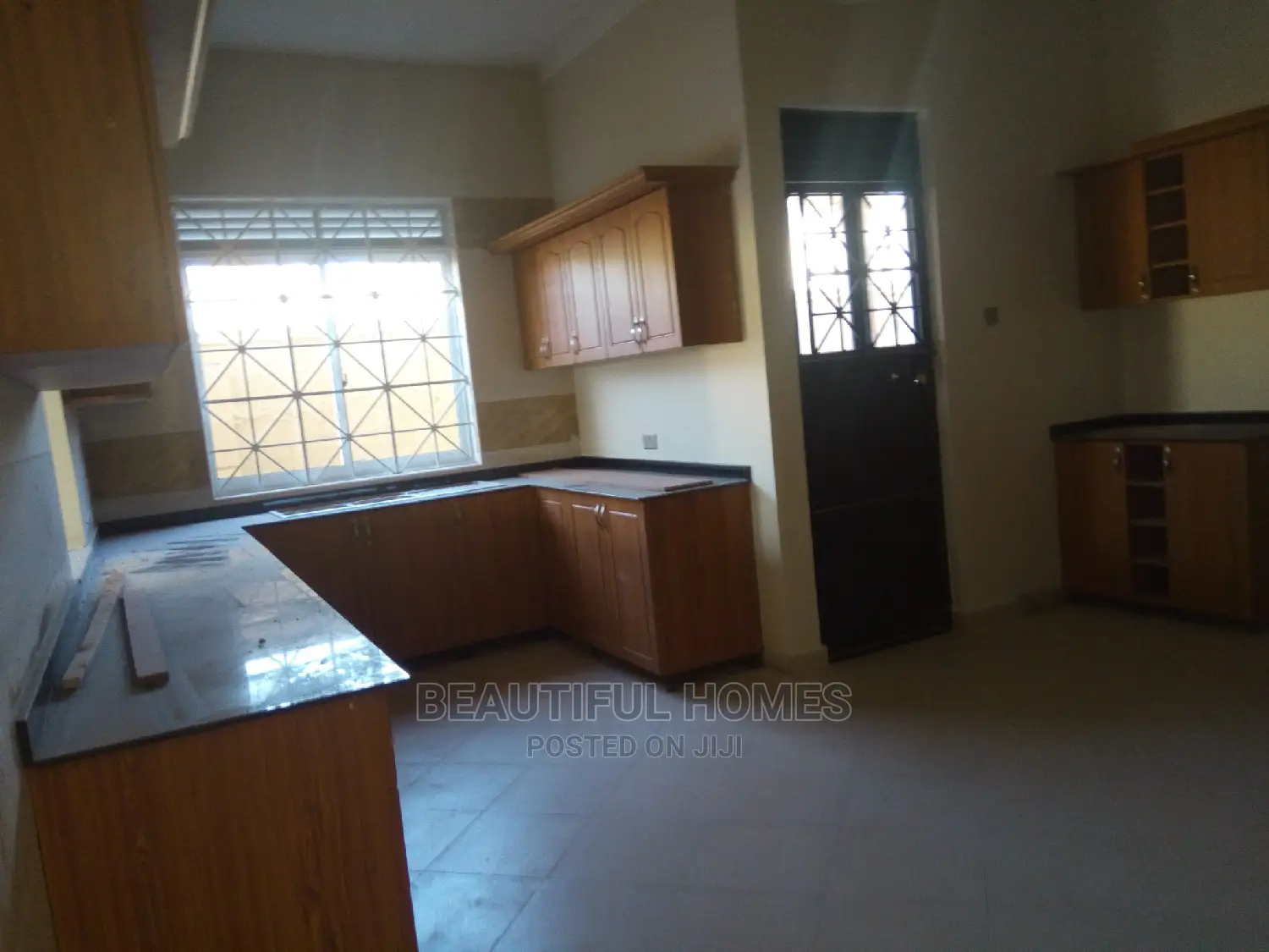 Furnished 4bdrm House in Kira Corporate for Sale in Kira