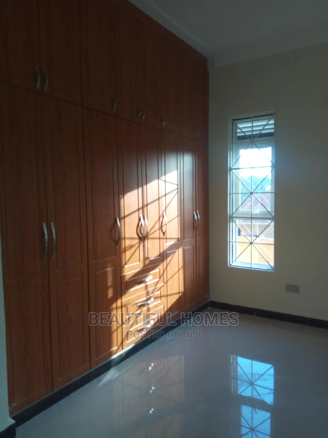 Furnished 4bdrm House in Kira Corporate for Sale in Kira