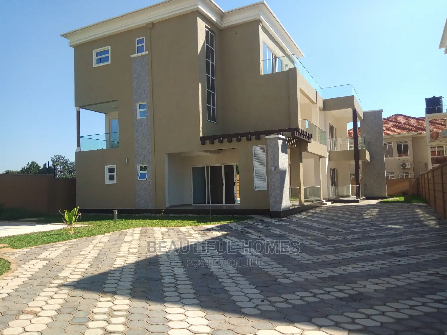 Furnished 6bdrm Mansion in Munyonyo, Makindye for Sale in Makindye