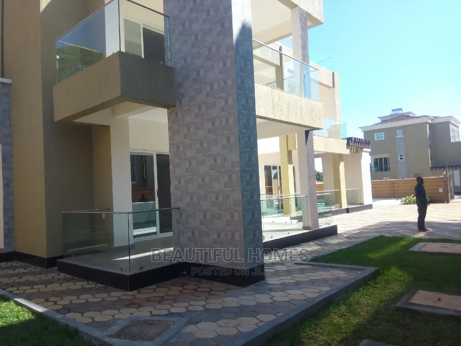 Furnished 6bdrm Mansion in Munyonyo, Makindye for Sale in Makindye