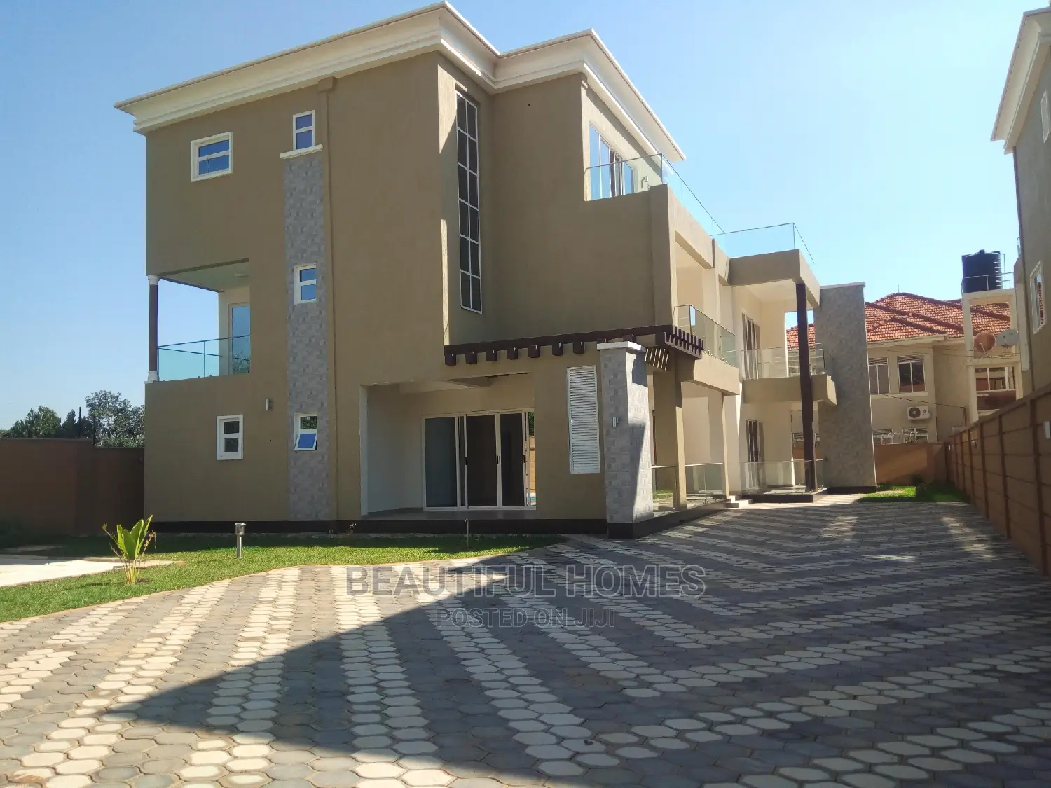 Furnished 6bdrm Mansion in Munyonyo, Makindye for Sale in Makindye
