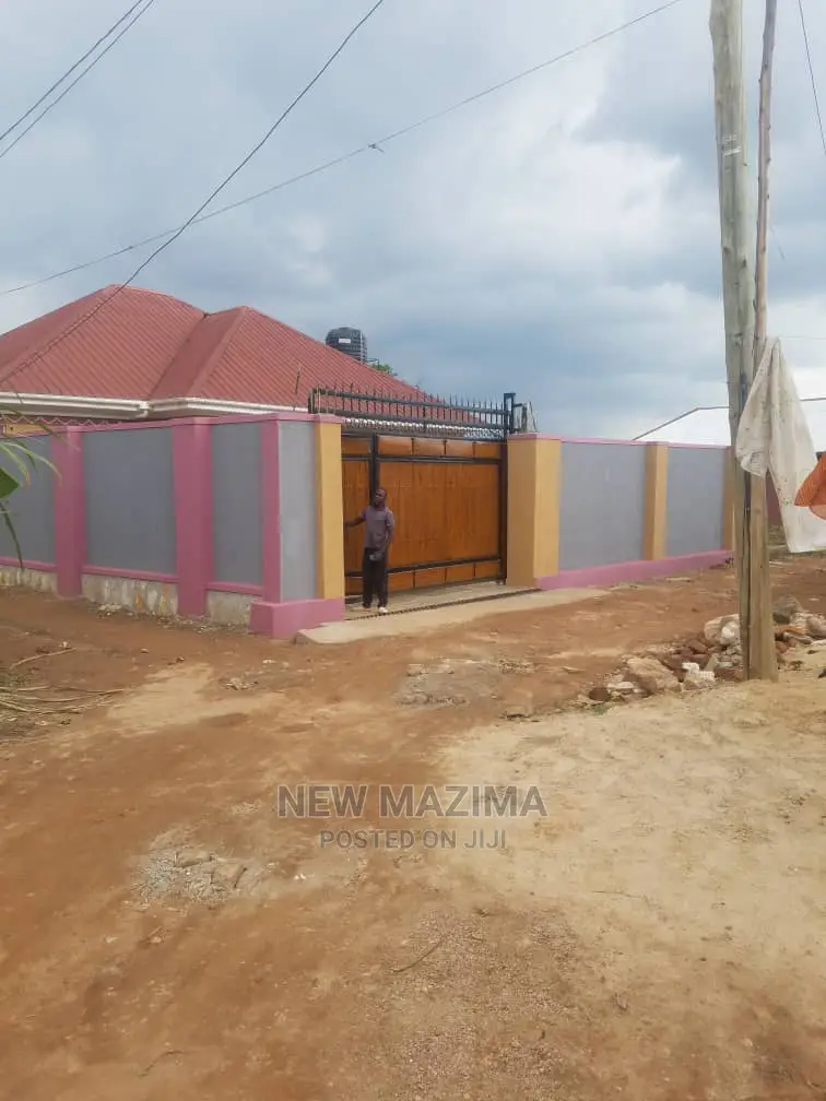 3bdrm Bungalow in Busabaala After One, Division B for Sale in Division B