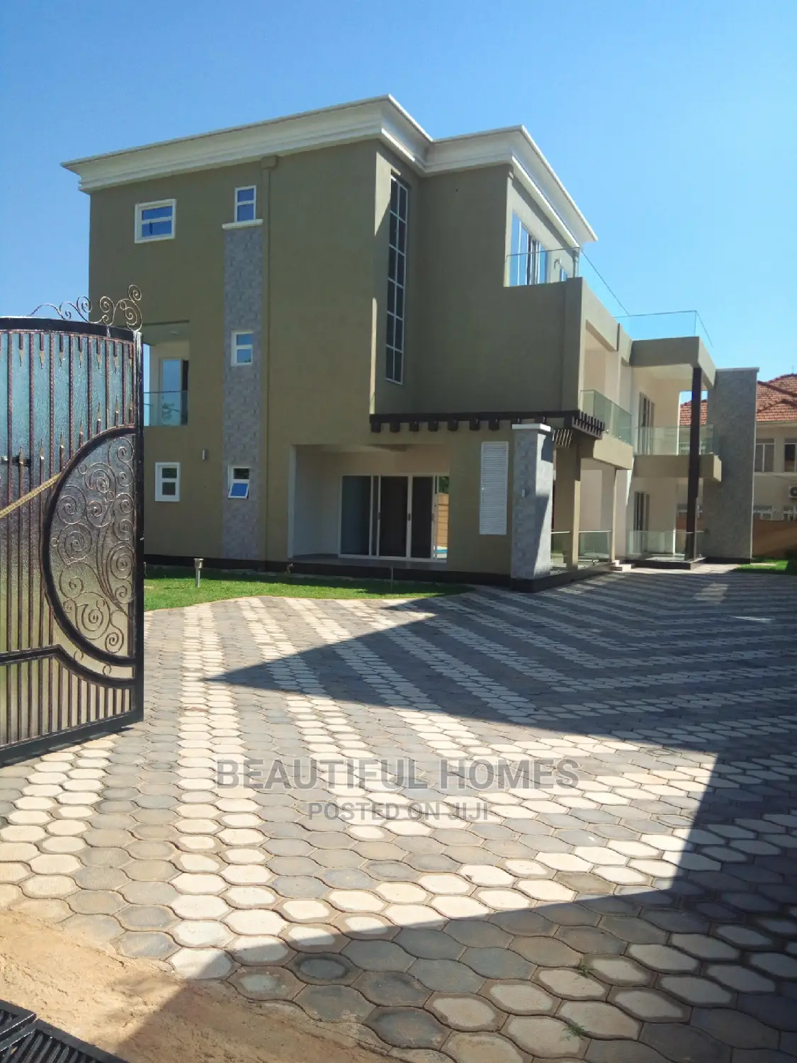Furnished 6bdrm Mansion in Munyonyo, Makindye for Sale in Makindye