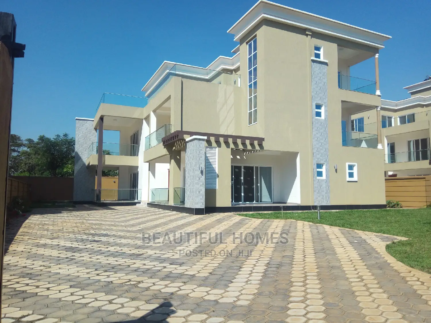 Furnished 6bdrm Mansion in Munyonyo, Makindye for Sale in Makindye