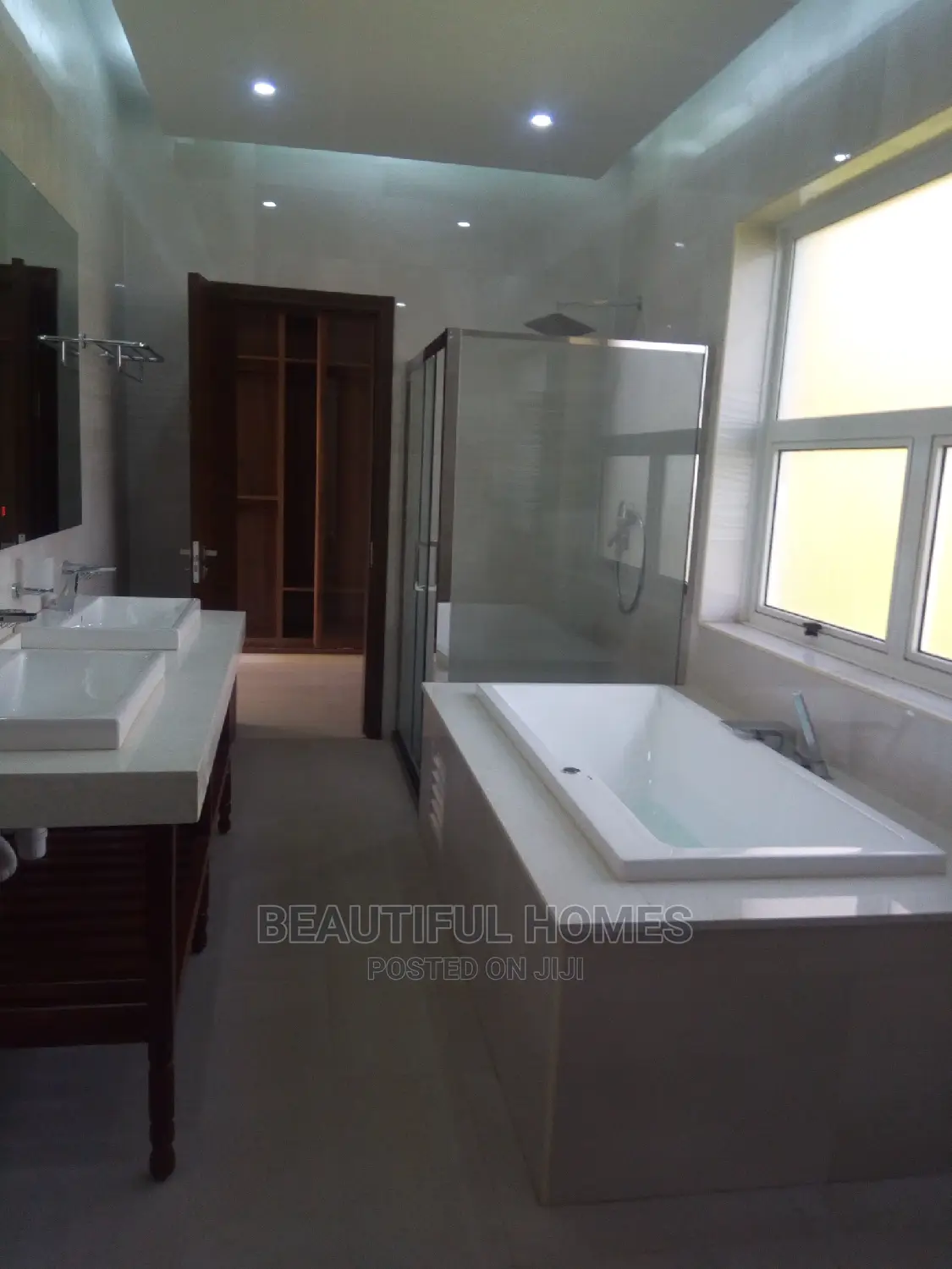 Furnished 6bdrm Mansion in Munyonyo, Makindye for Sale in Makindye