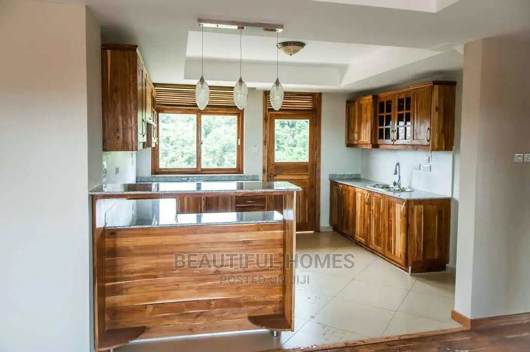Furnished 6bdrm Mansion in Munyonyo, Makindye for Sale in Makindye
