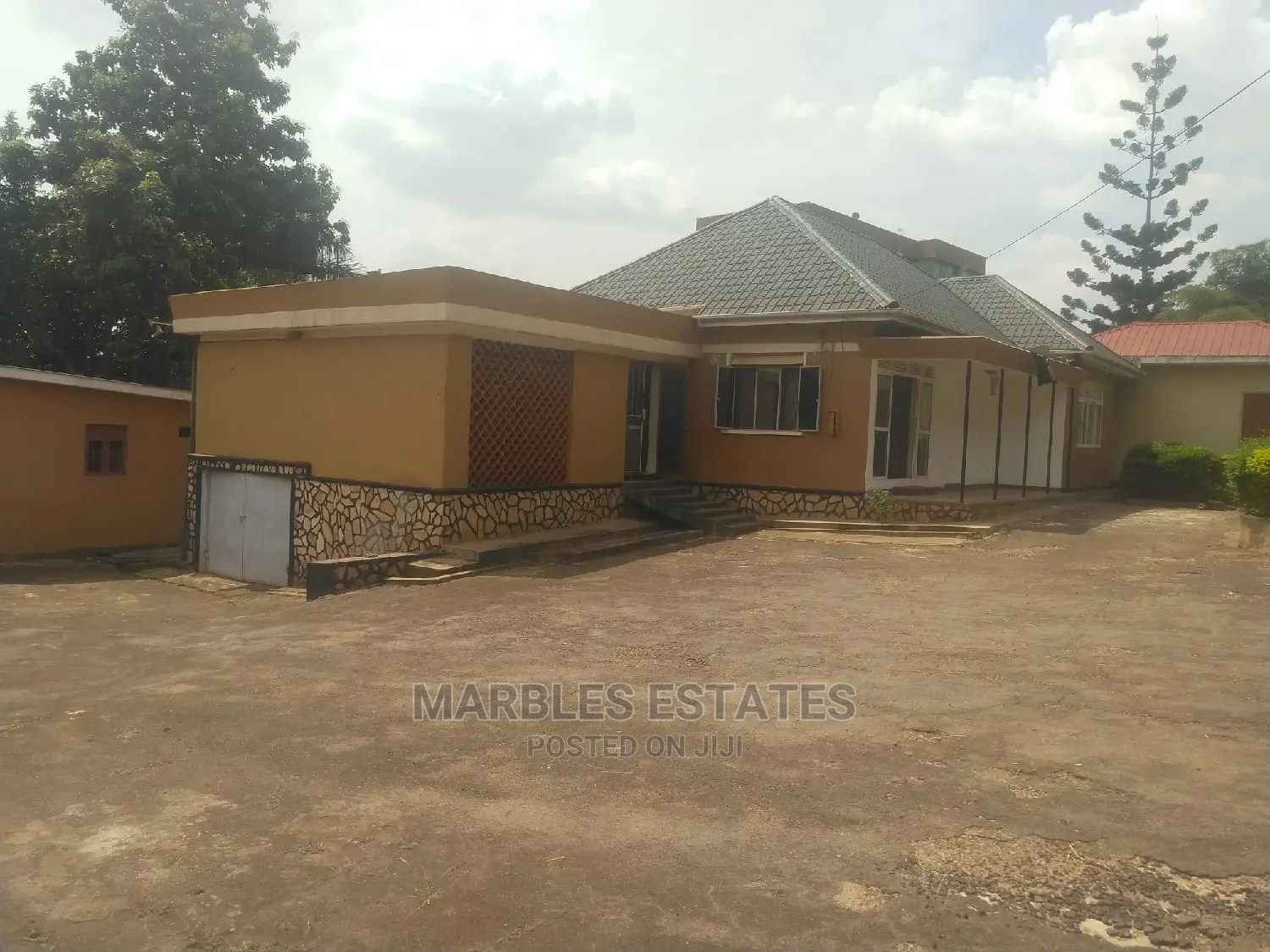 10bdrm House in Muyenga, Central Division for Sale in Central Division
