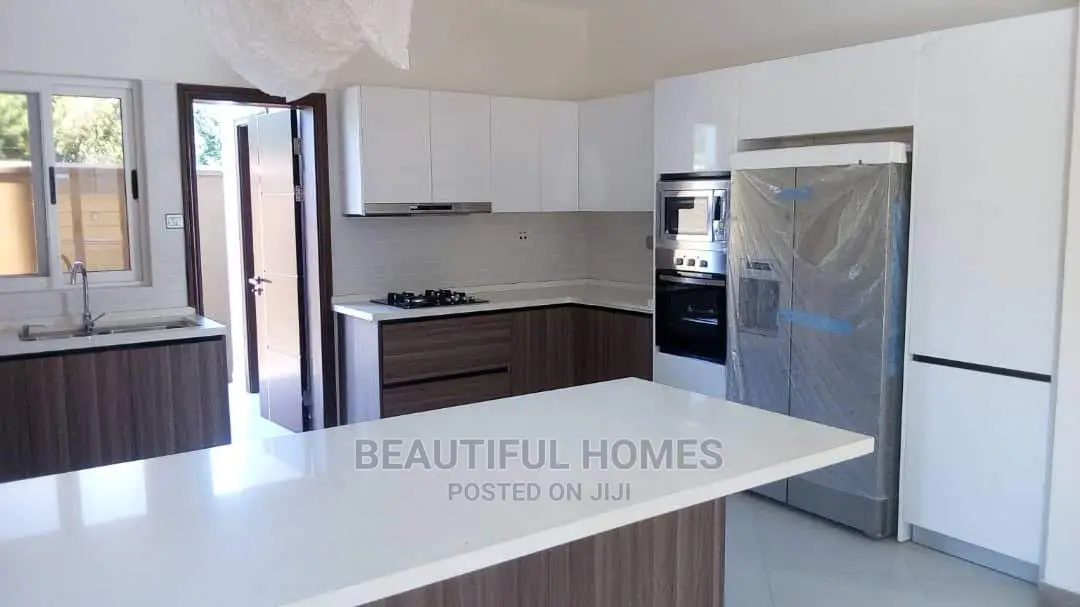 Furnished 6bdrm Mansion in Munyonyo, Makindye for Sale in Makindye