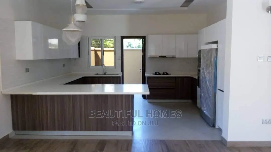 Furnished 6bdrm Mansion in Munyonyo, Makindye for Sale in Makindye