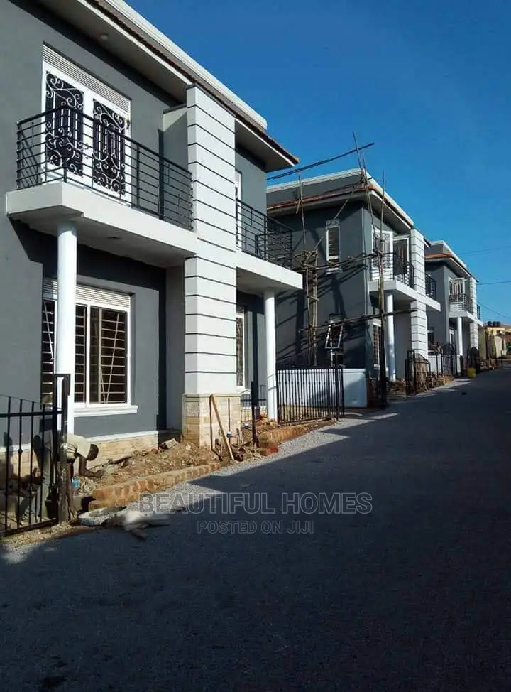 Furnished 4bdrm Villa in Tarmacked, Kira for Sale in Kira