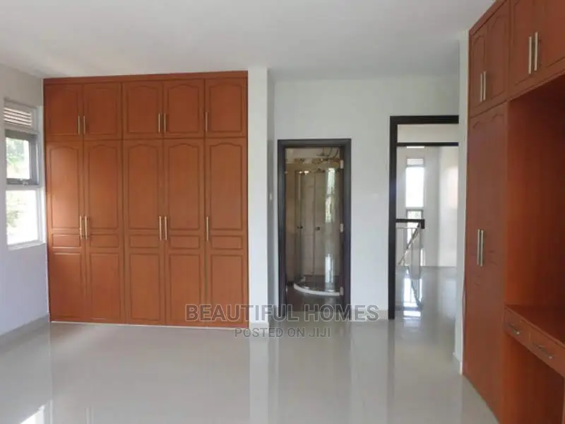 Furnished 4bdrm Villa in Tarmacked, Kira for Sale in Kira