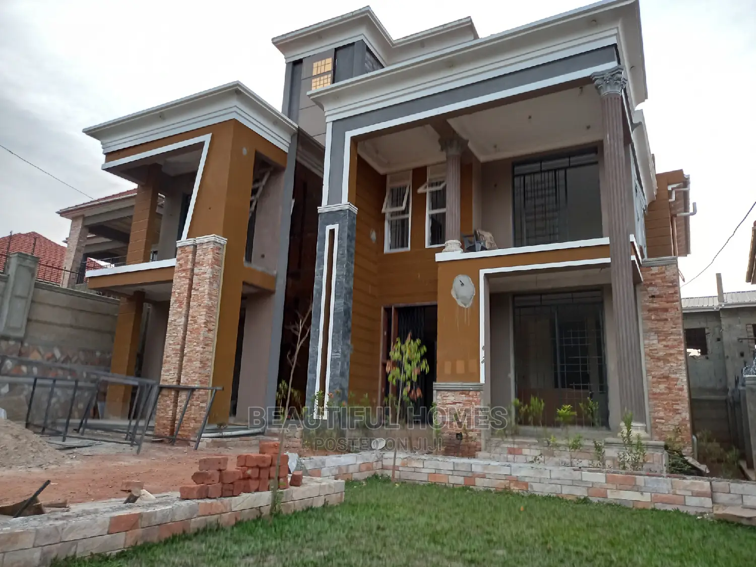 Furnished 5bdrm Mansion in Kira for Sale in Kira